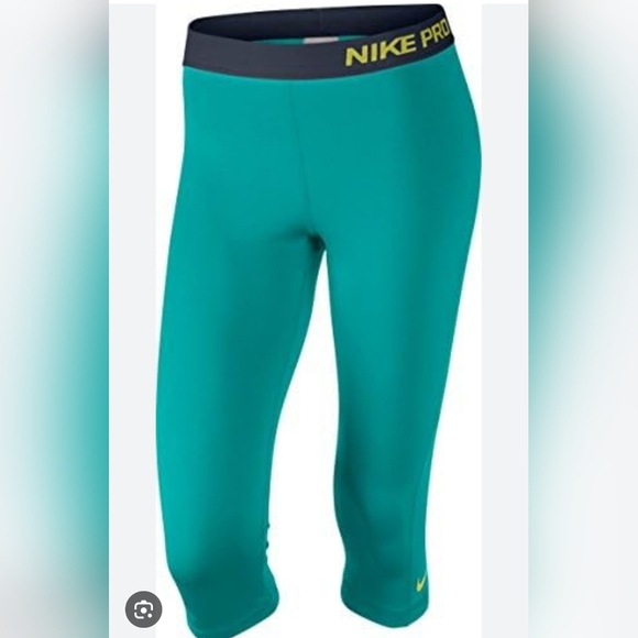 NIke PRO Womens Dri-fit Capri Leggings - Picture 1 of 8